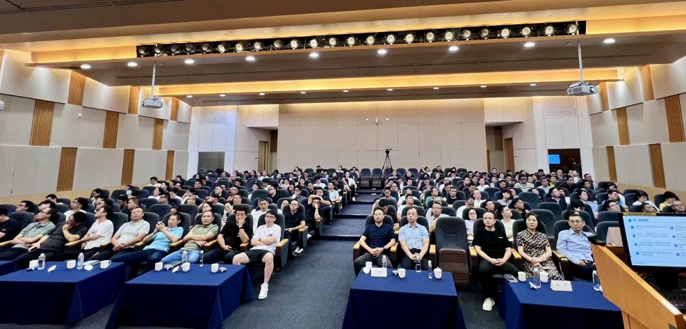 市裝飾協(xié)會順利召開“一帶一帽”智能化安全管理模式宣貫會